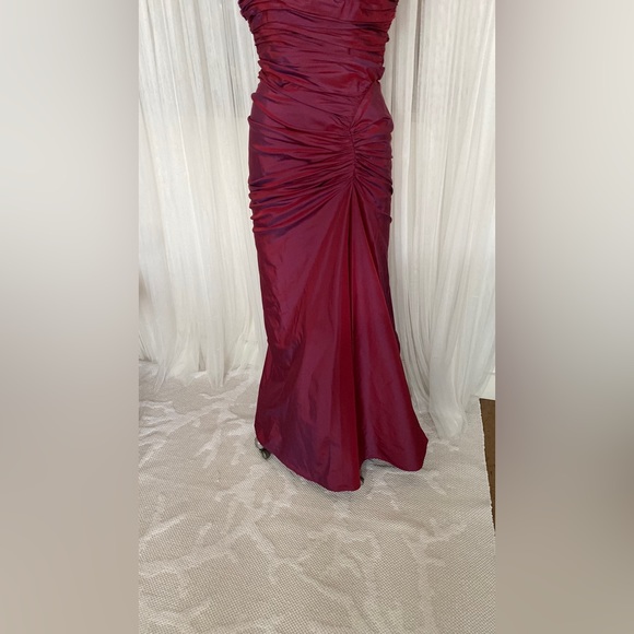 Vintage 1990’s elegant Tadashi ball/evening taffeta! Mermaid with a train - Picture 5 of 17